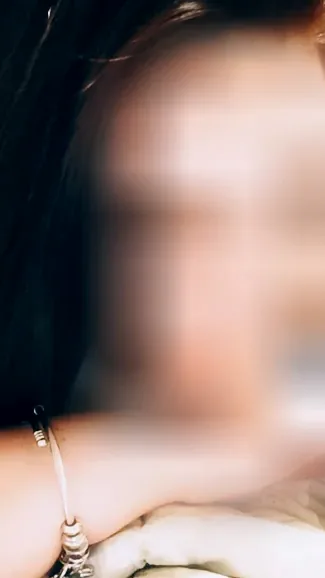 Ela, 30