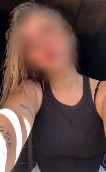 Juliane, 32