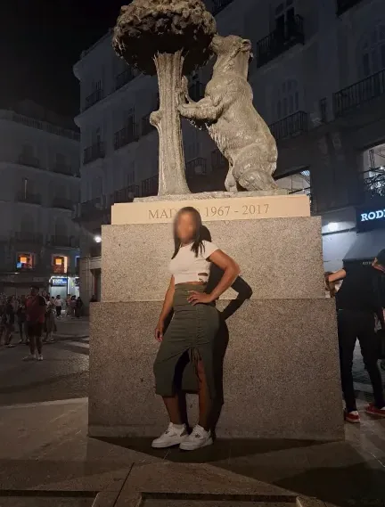 Lara, 34