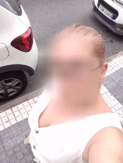 Mia, 38