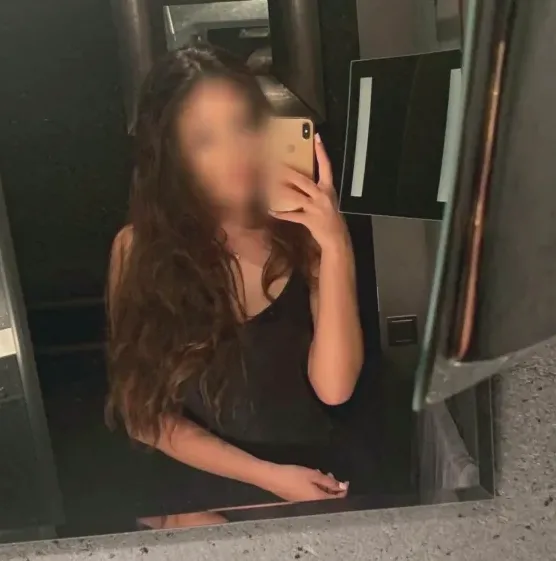 Pauline, 24